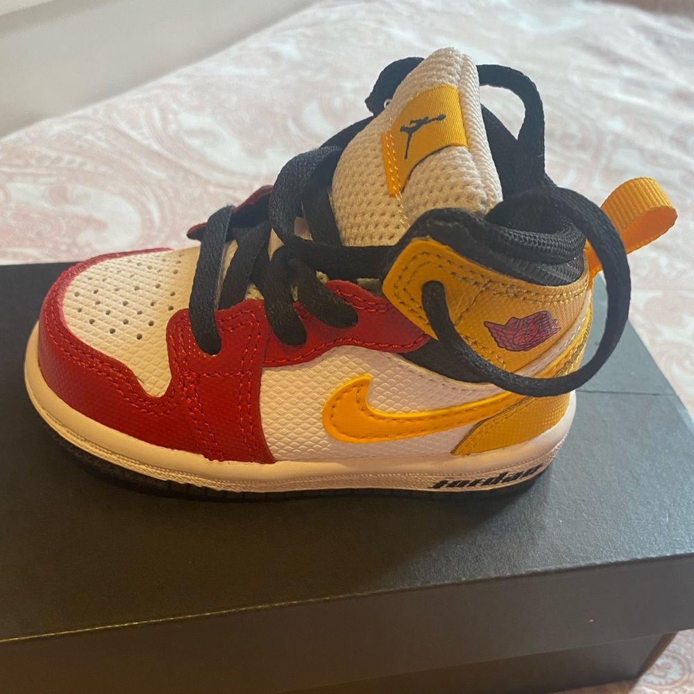 Toddler Jordan 1 Mid SE Size 4c